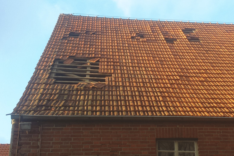 Schnelle Beseitigung von Sturmschäden vom Dachdeckermeister Philipp Hölker aus Altenberge